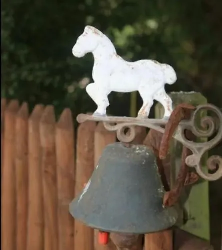 Kemenate Gechaichnishof 7born בית אירוח